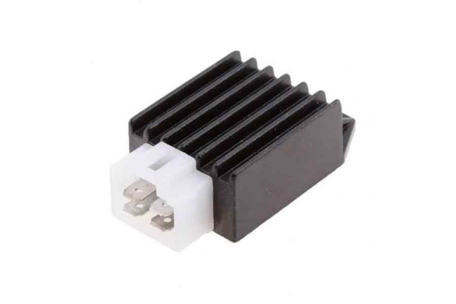 Atv Regülatör 4 Soketli Büyük Kasa (Beyaz Soket)